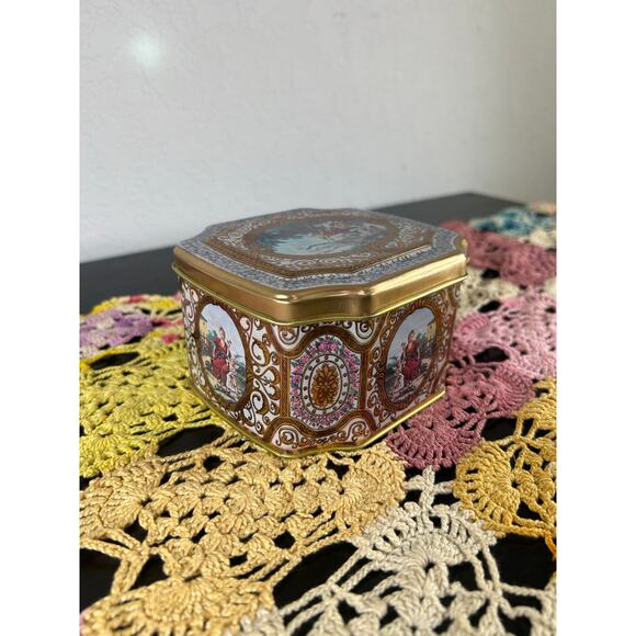 Vtg Decorative Tin with lid- Meister- Victorian Cherubs- regal intricate golden - Picture 5 of 7